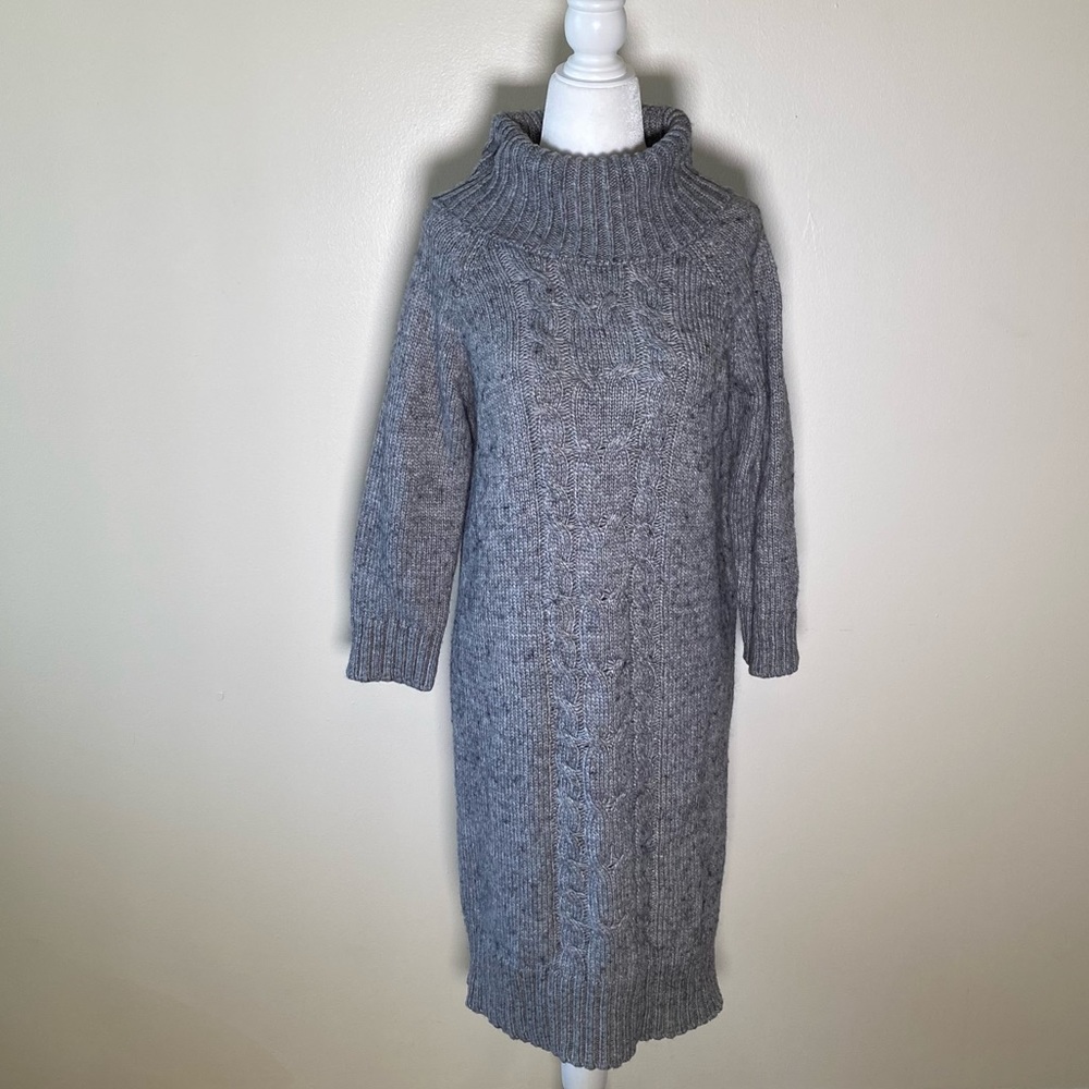 GRAY CABLE KNIT TURTLENECK SWEATER Dress Size Med Knee length/ quarter sleeves